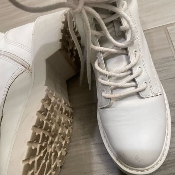 All white heeled boots - Picture 13 of 13